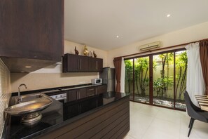 Comfort Villa, 3 Bedrooms | Private kitchen | Full-size fridge, microwave, stovetop, dishwasher - Villa Iorangi (Rawai)