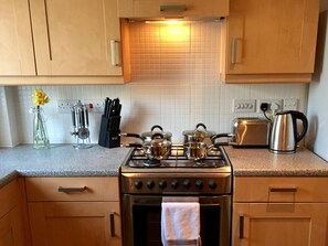 Fridge, microwave, oven, stovetop - Nantwich Apartments (Nantwich)
