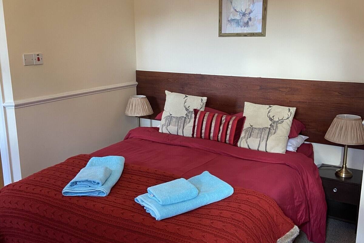 double room, ensuite | 1 bedroom, iron/ironing board