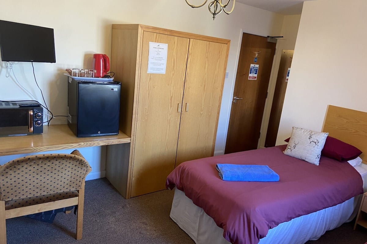 triple room, ensuite (triple/superking) | 1 bedroom, iron/ironing board