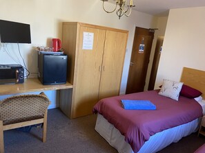 Triple Room, Ensuite (Triple/Superking) | Iron/ironing board - The Jolly Drayman Pub and Hotel (Gravesend)