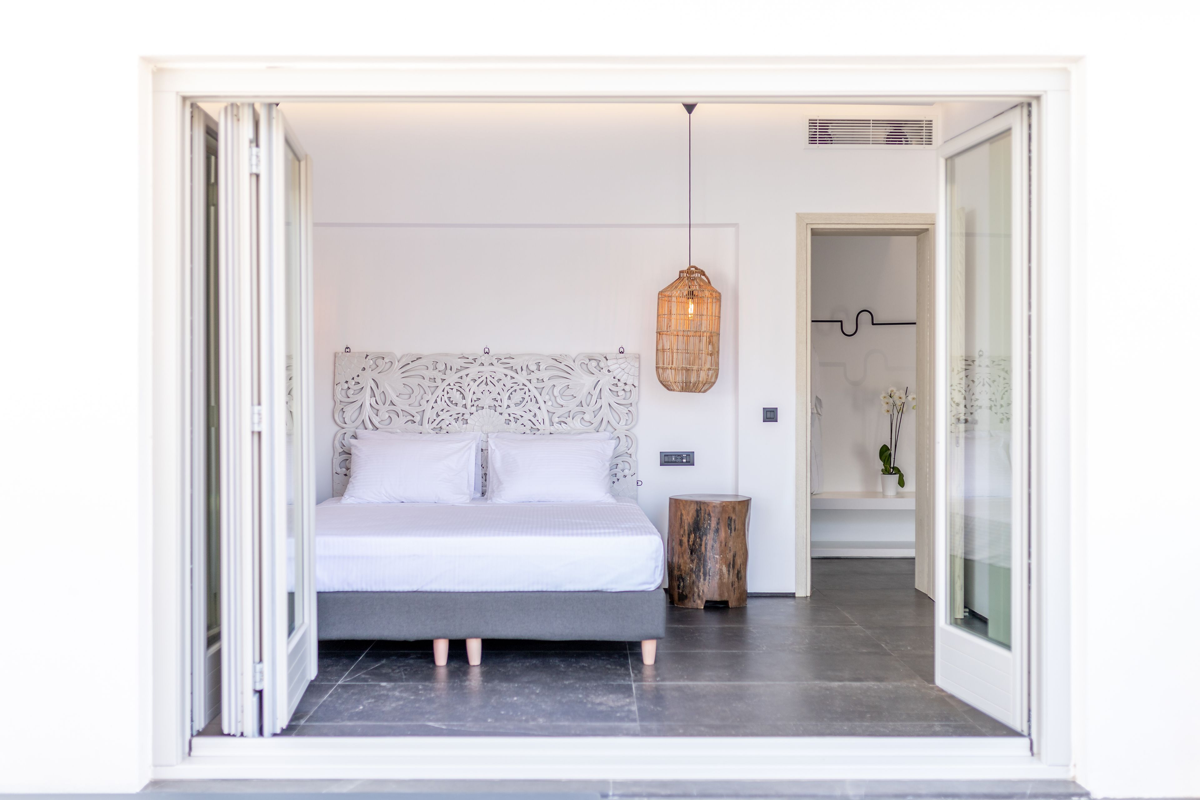 suite, hot tub (gem) | premium bedding, in-room safe, desk, soundproofing