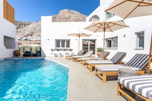 Poolside bar - Aegean Gem (Santorini)