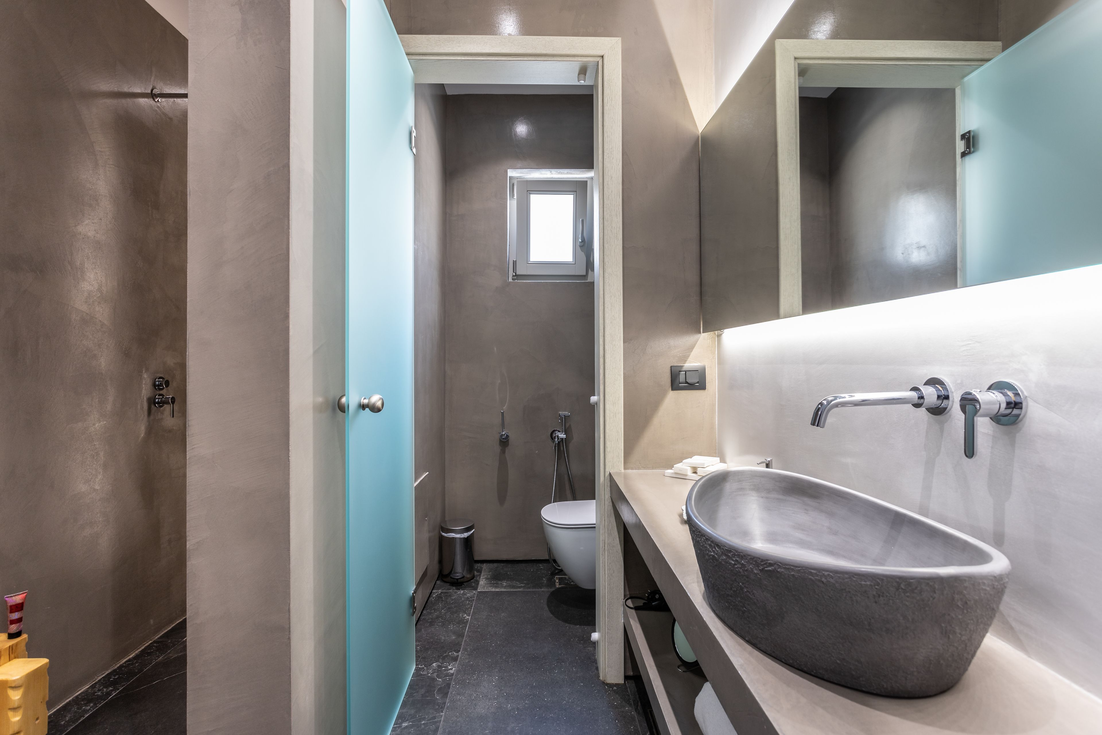 suite | bathroom | shower, rainfall showerhead, free toiletries, hair dryer