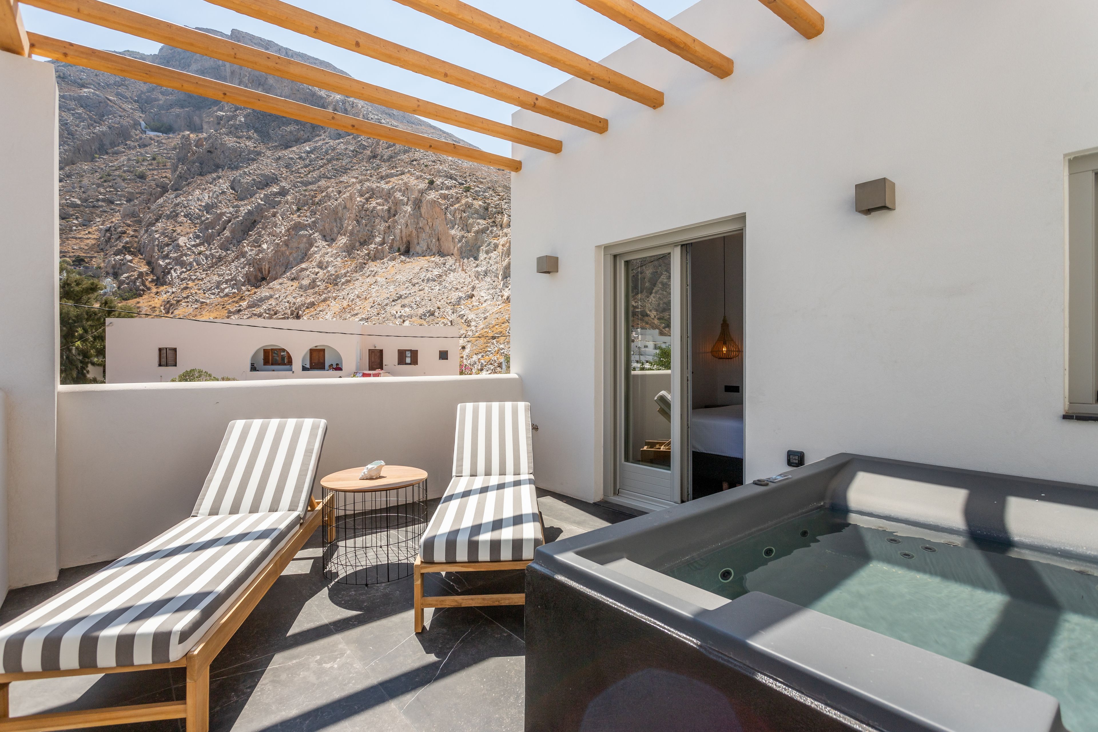 suite, hot tub | terrace/patio