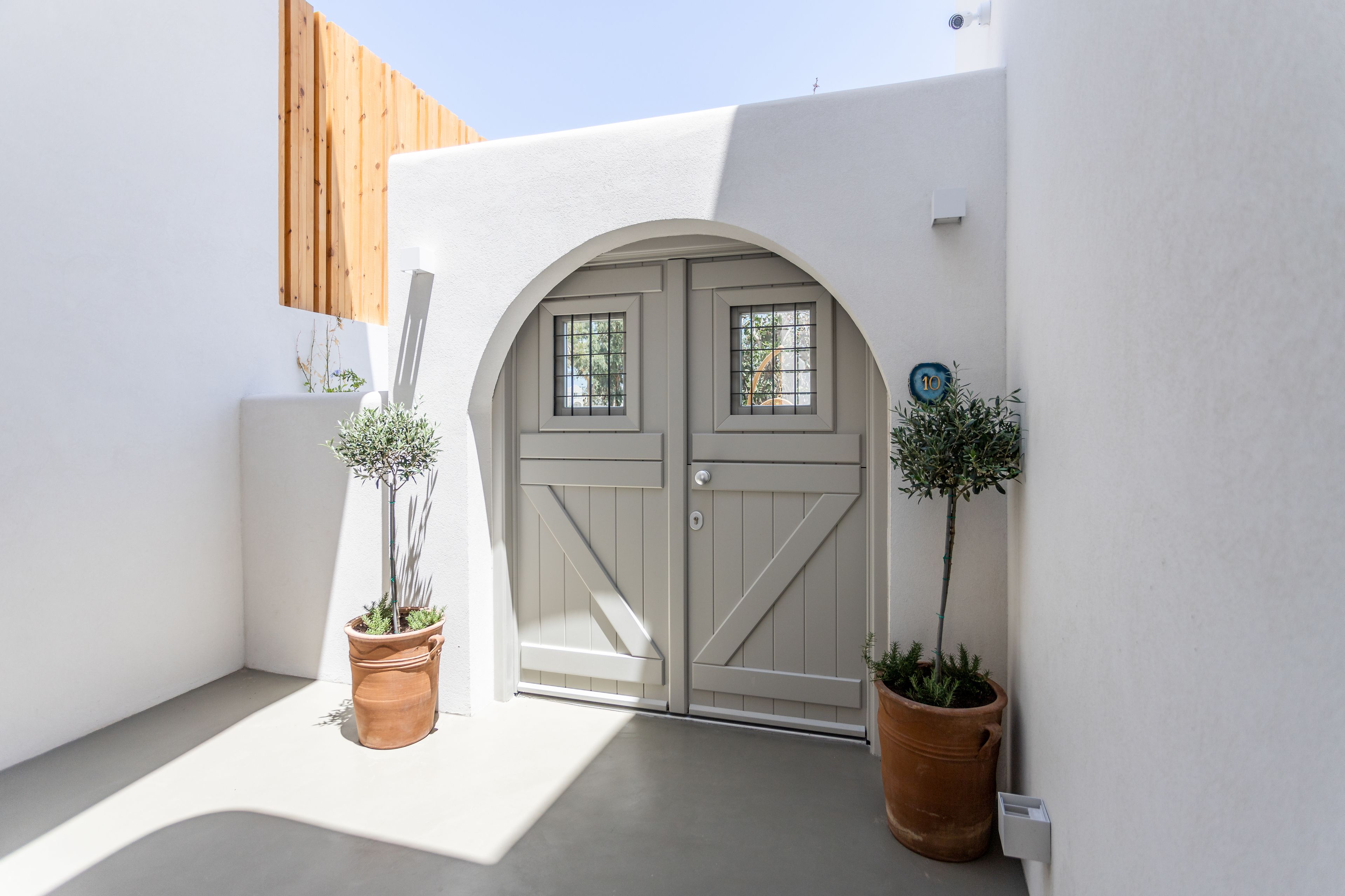 suite, hot tub (gem) | premium bedding, in-room safe, desk, soundproofing