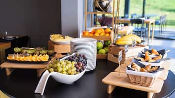 Free daily buffet breakfast