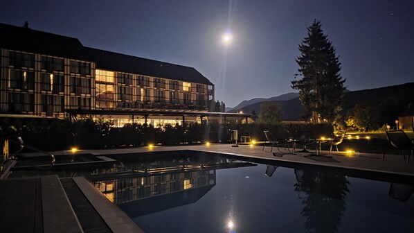 Seasonal outdoor pool, open 8:00 AM to 8:00 PM, pool umbrellas