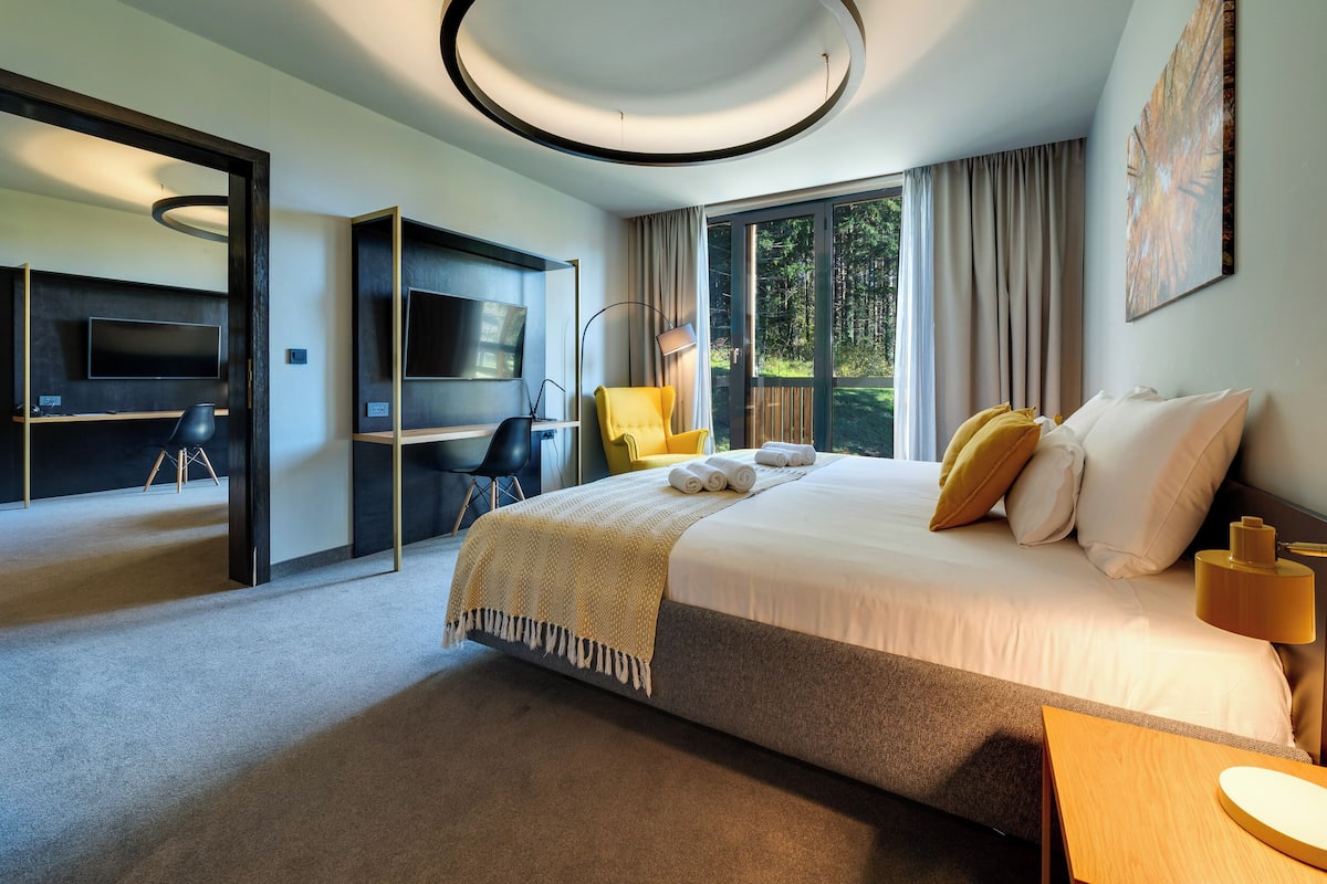 1 bedroom, premium bedding, minibar, in-room safe