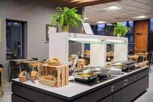 Desayuno buffet incluido todos los días 