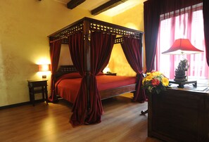 1 chambre, minibar, bureau, fer et planche à repasser