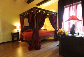 1 多间卧室、迷你吧、办公桌、熨斗/熨板