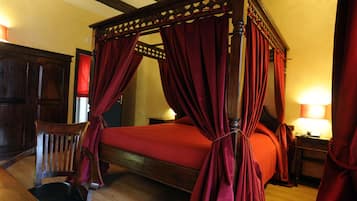 1 habitación, minibar, escritorio y tabla de planchar con plancha