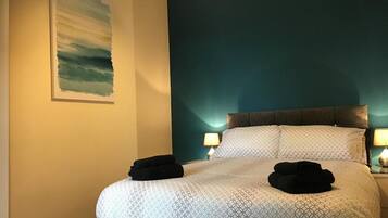 Iron/ironing board, free WiFi, bed sheets