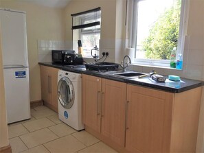 Phòng | Bếp riêng | Tủ lạnh, lò vi sóng, dụng cụ pha cà phê/trà, ấm điện