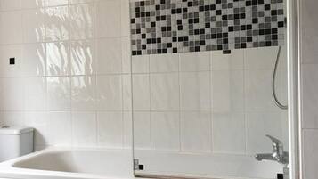Kamar | Kamar mandi | Perlengkapan mandi gratis, handuk, sabun, dan sampo