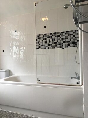 Royle House | Bathroom