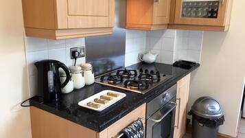 Royle House | Private kitchen | Fridge, microwave, coffee/tea maker, electric kettle