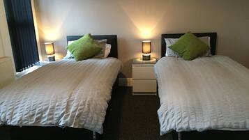 Royle House | Iron/ironing board, free WiFi, bed sheets