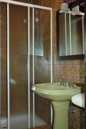 Shower, free toiletries, hair dryer, towels - B&B Four Winds (Follina)