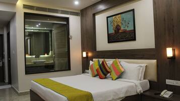 Desk, rollaway beds, free WiFi