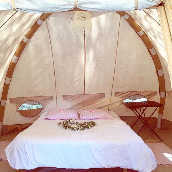 Tente (Grenache) | Minibar, fer et planche à repasser, lits bébé (en supplément)