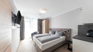 Superior Double Room, Terrace | In-room safe, desk, laptop workspace, blackout curtains - centerroom Muenchen City (Munich)