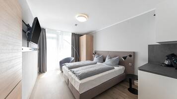 Superior-Doppelzimmer, Terrasse | Zimmersafe, Schreibtisch, laptopgeeigneter Arbeitsplatz