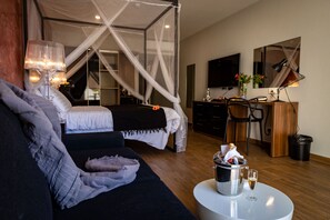 Deluxe Double Room (Deluxe Suite) | Minibar, in-room safe, desk, blackout curtains - Adelphi Boutique Hotel (Rabat)