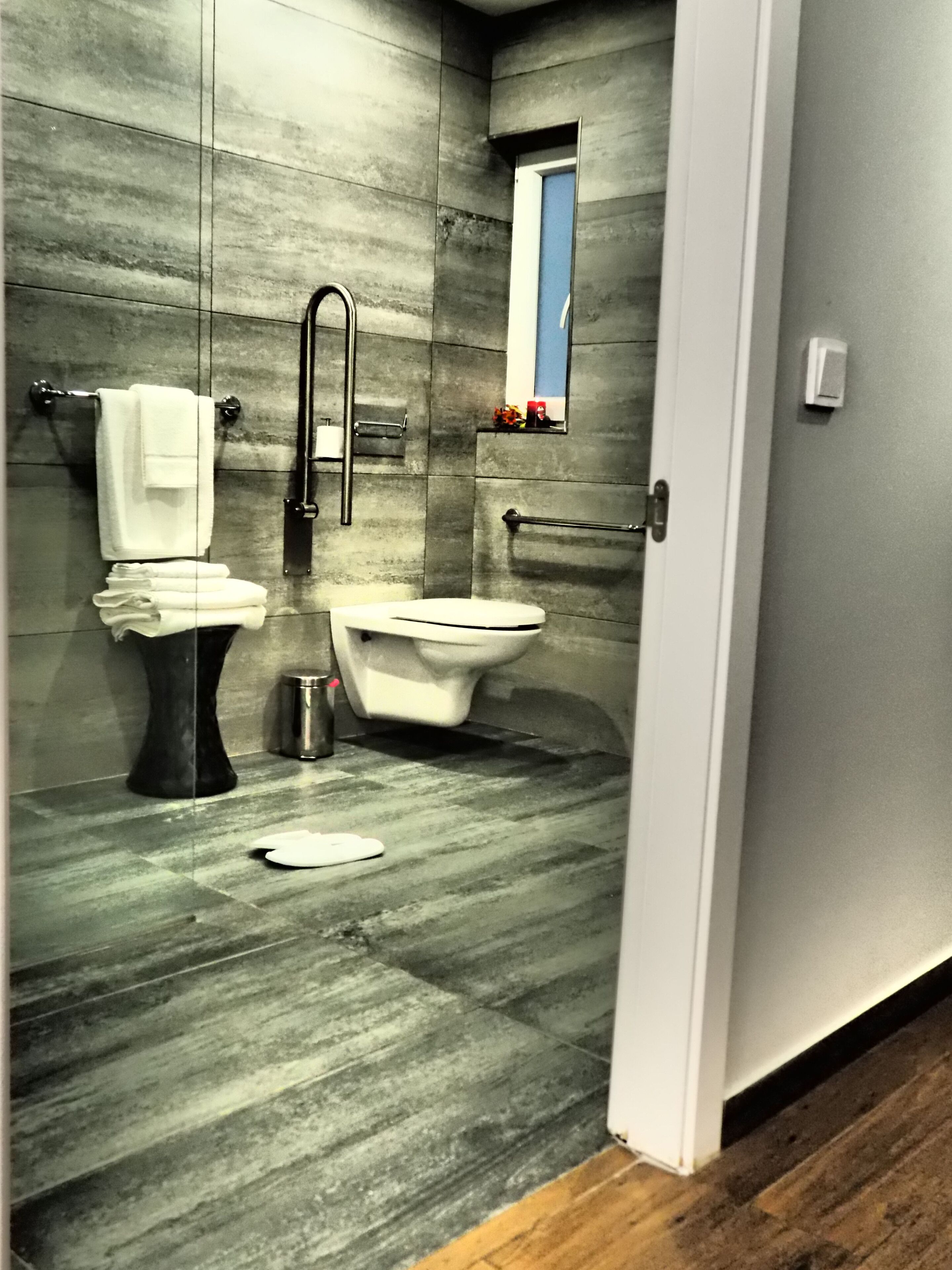 deluxe double room (deluxe suite) | minibar, in-room safe, desk, blackout curtains