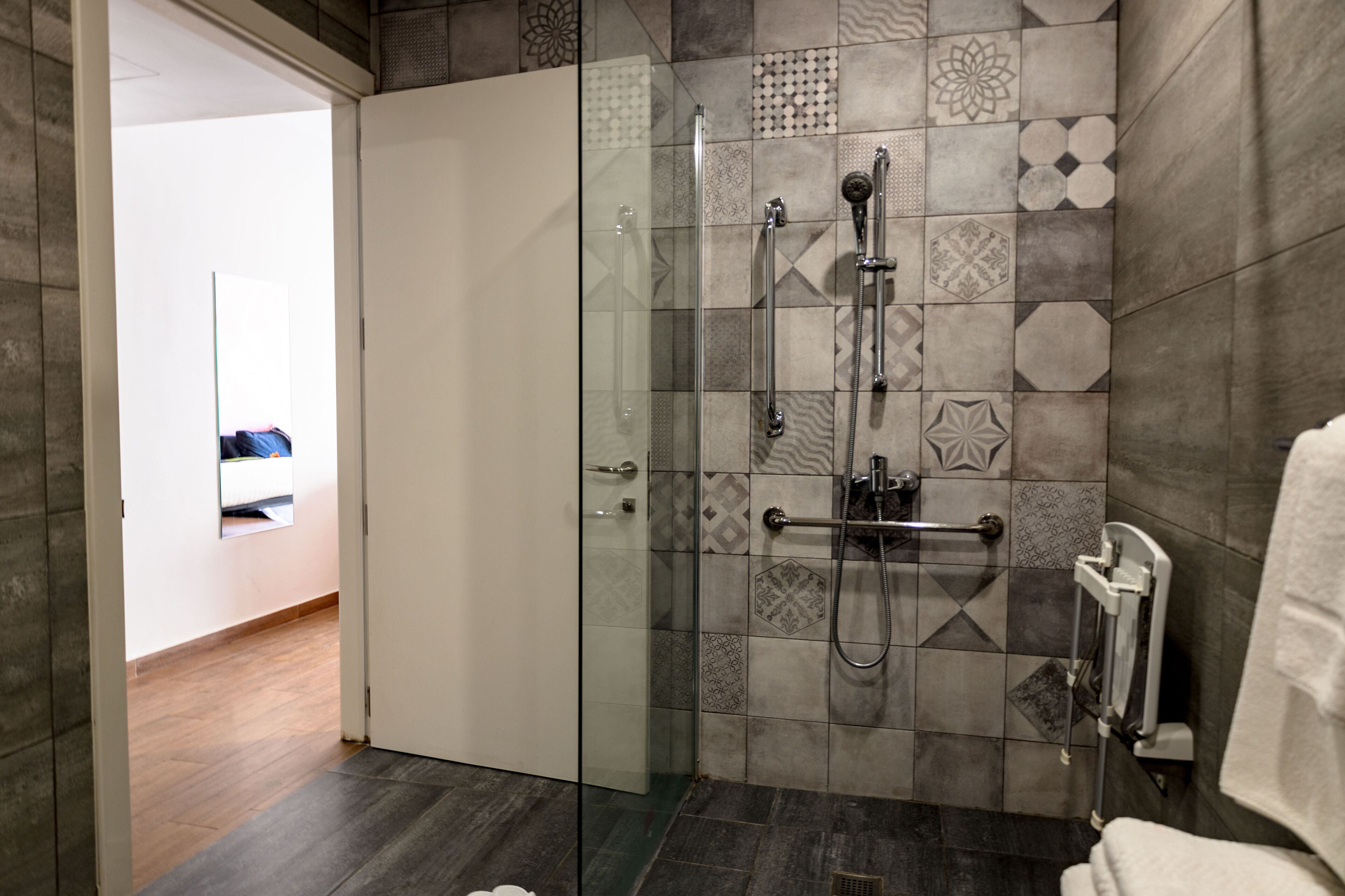 deluxe double room (deluxe suite) | bathroom | deep-soaking bathtub, rainfall showerhead, free toiletries, hair dryer