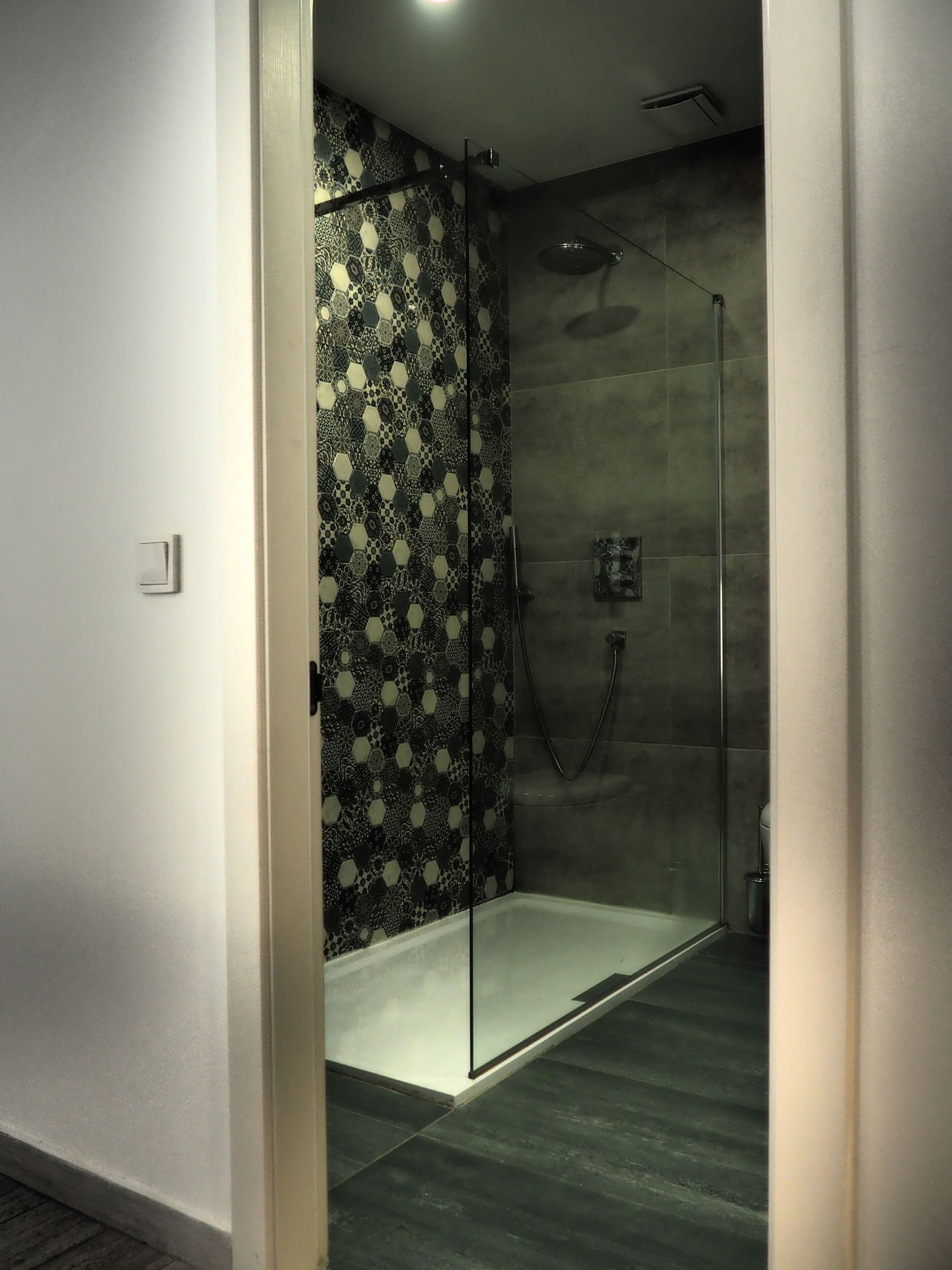 comfort double room | bathroom | deep-soaking bathtub, rainfall showerhead, free toiletries, hair dryer