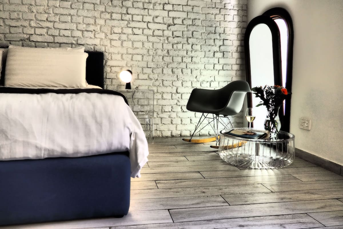 comfort double room | street view