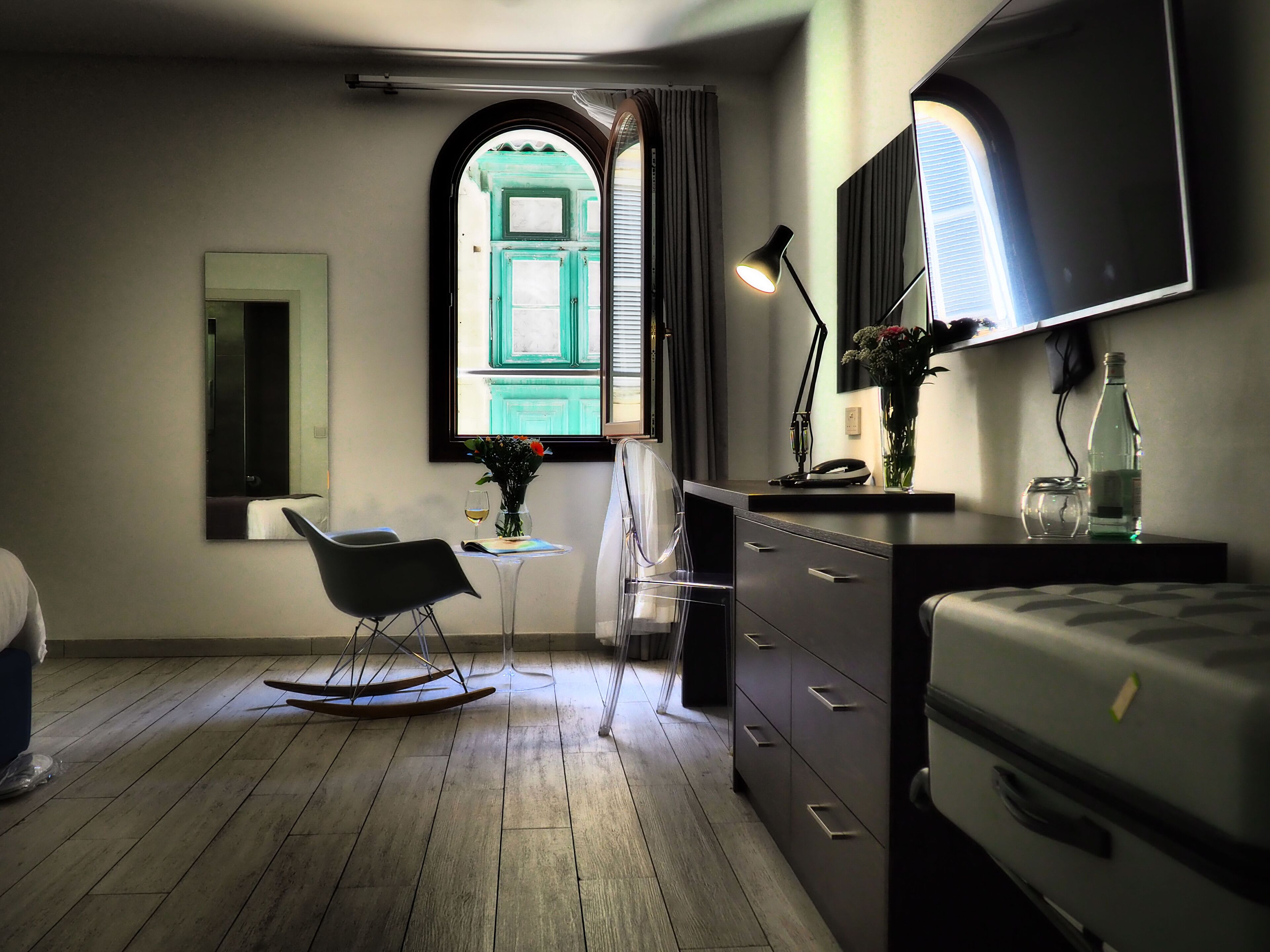 comfort double room | street view