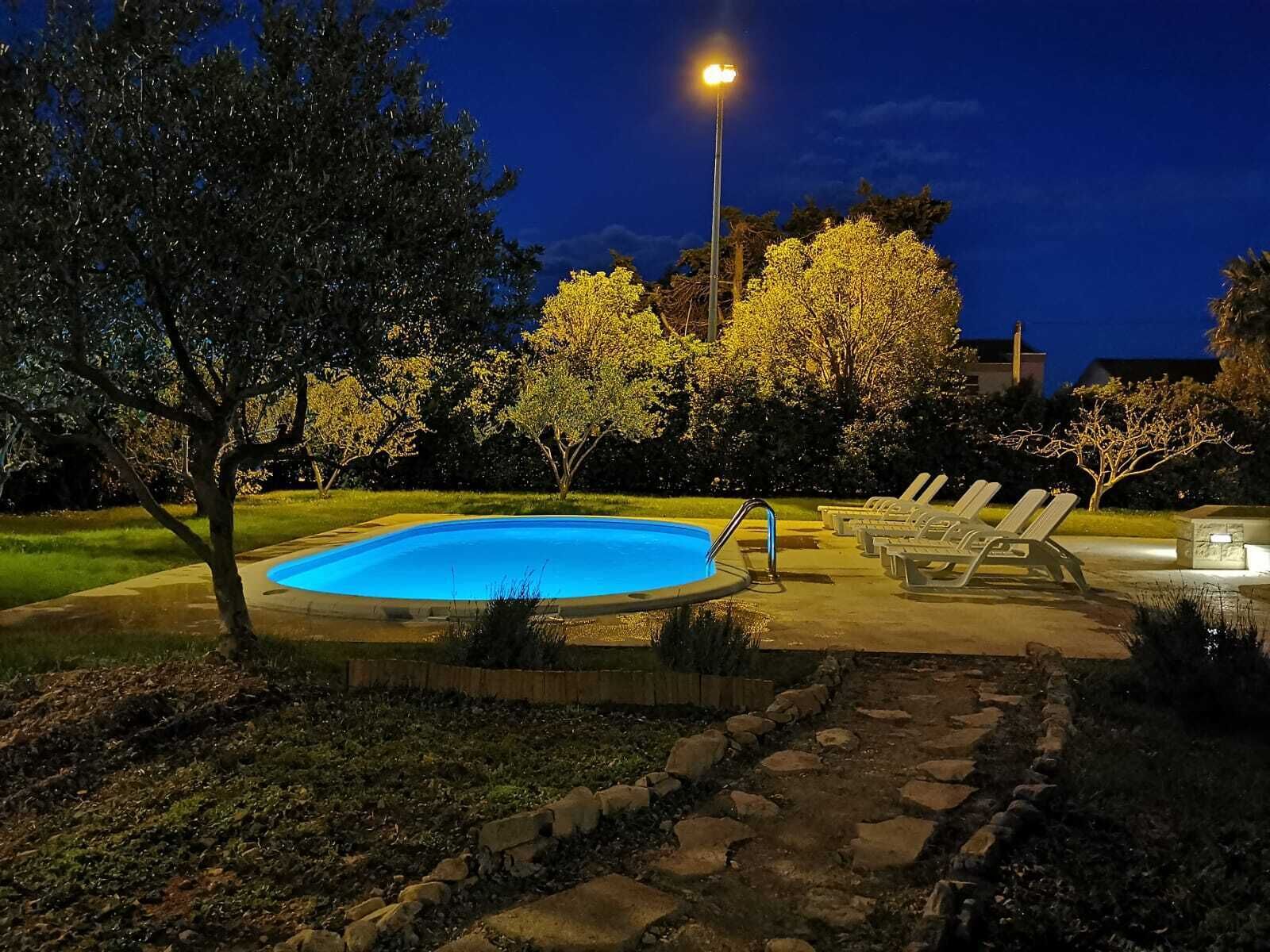 Seasonal outdoor pool, pool umbrellas