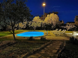 Seasonal outdoor pool, pool umbrellas