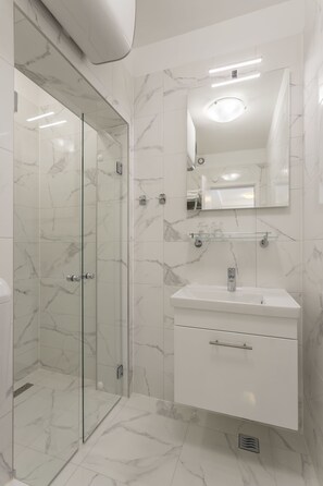 Comfort Studio | Bathroom