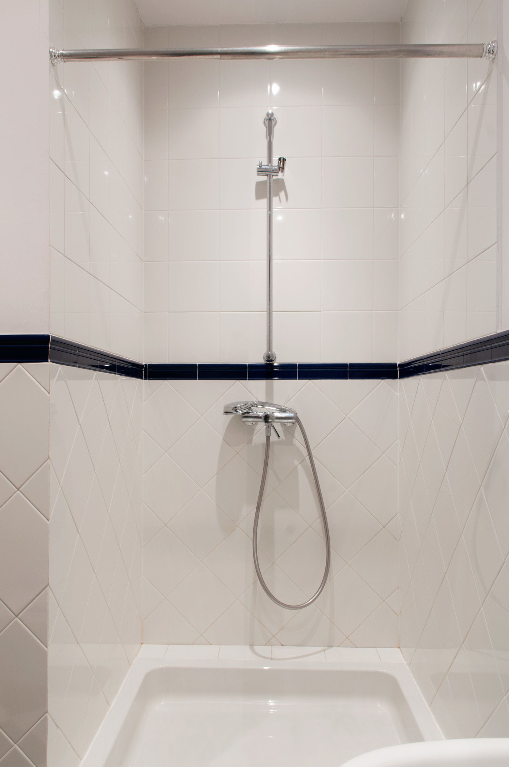 Apartment, 3 Bedrooms | Bathroom | Shower, free toiletries, hair dryer, slippers