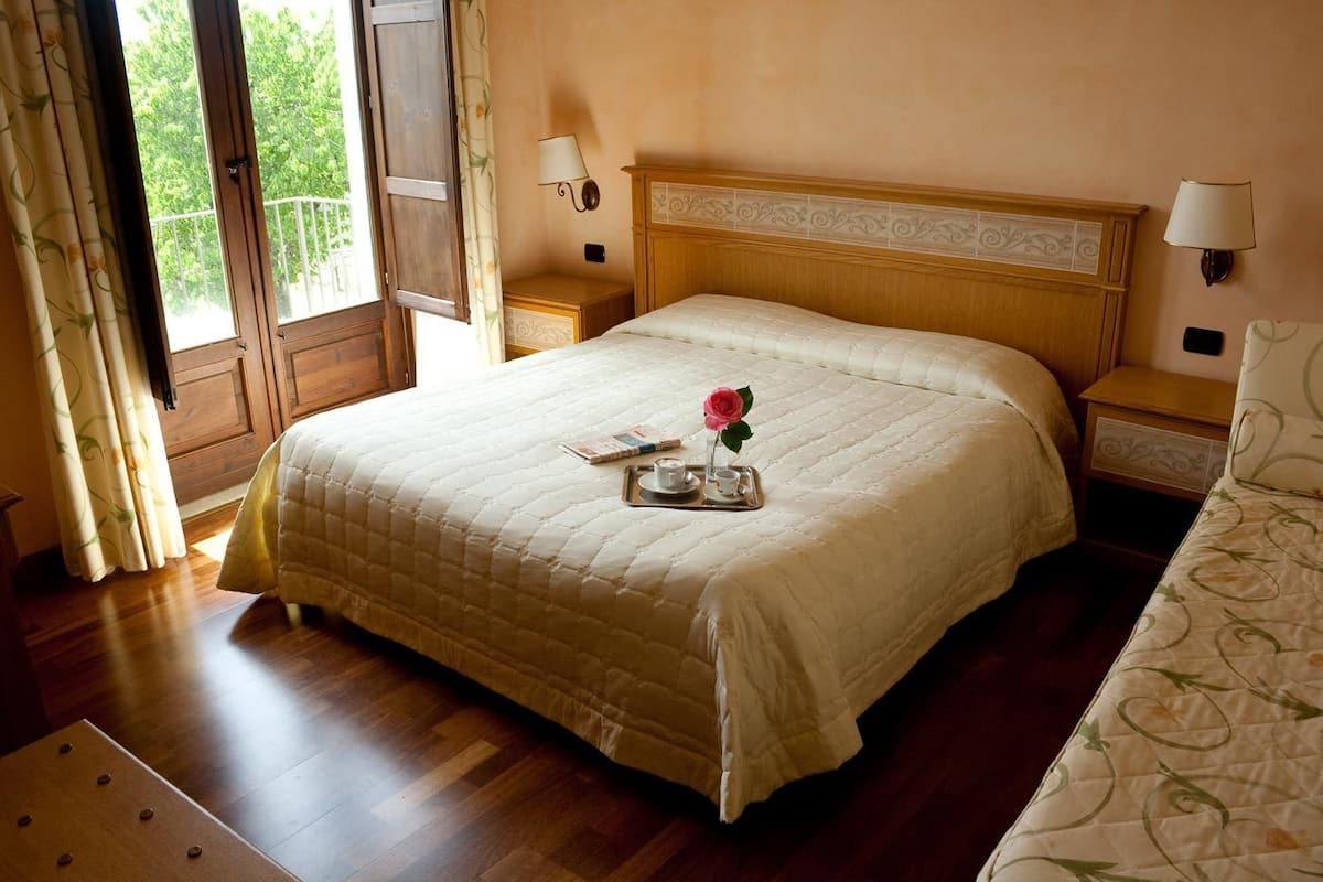 Double or Twin Room | Desk, cribs/infant beds, rollaway beds, free WiFi