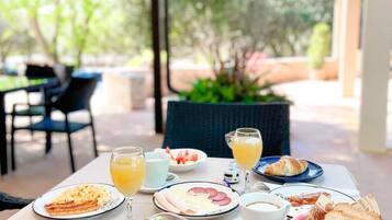 Frokost (EUR 9 per person)