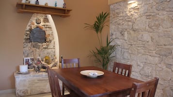 Spécialités Cuisine locale et internationale