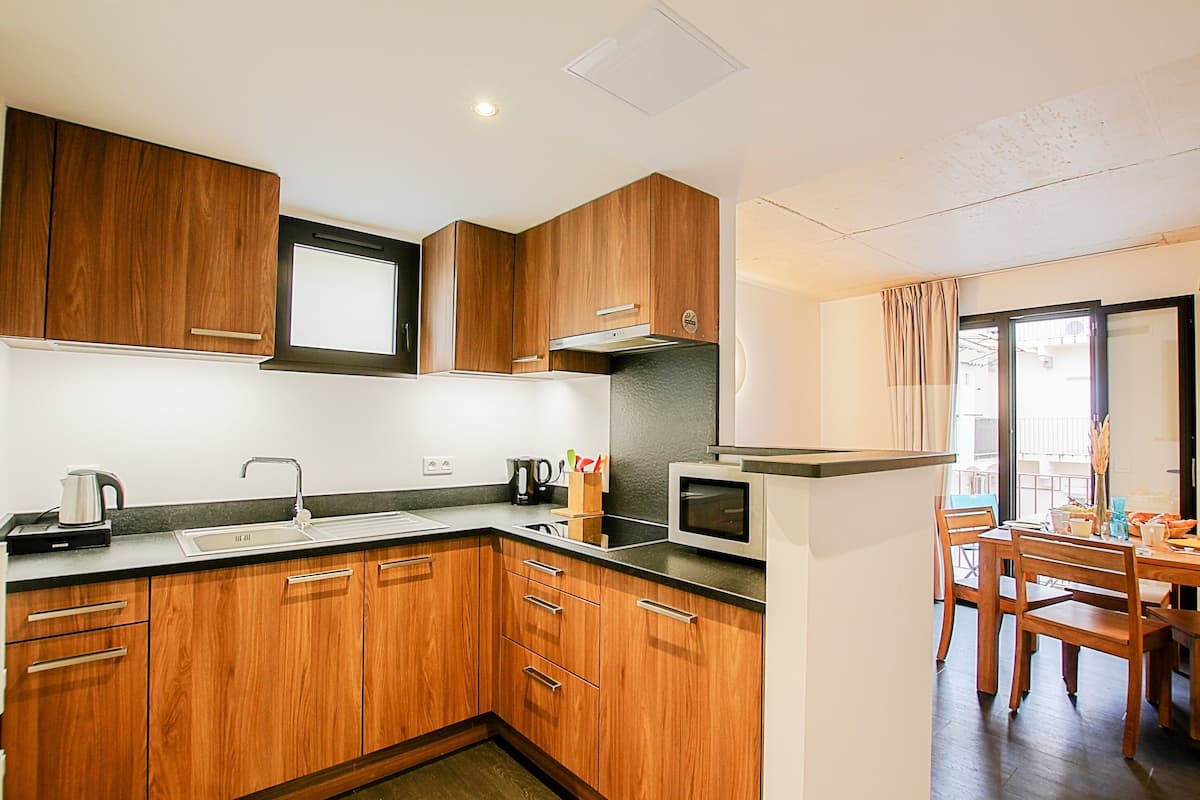 Departamento | Cocina privada | Refrigerador, microondas, parrilla de estufa y lavavajillas