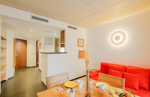 T2 | Living area | Smart TV - Residence Kalliste (Ajaccio)