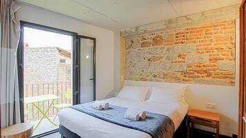 Individually decorated, individually furnished, soundproofing, free WiFi