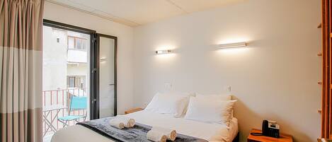 Individually decorated, individually furnished, soundproofing, free WiFi