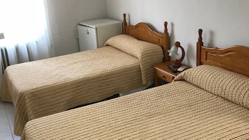 Escritorio, cortinas blackout, wifi gratis y ropa de cama