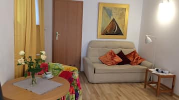 Family Room | Iron/ironing board, free WiFi, bed sheets
