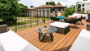 Breakfast, lunch, dinner served; local and international cuisine