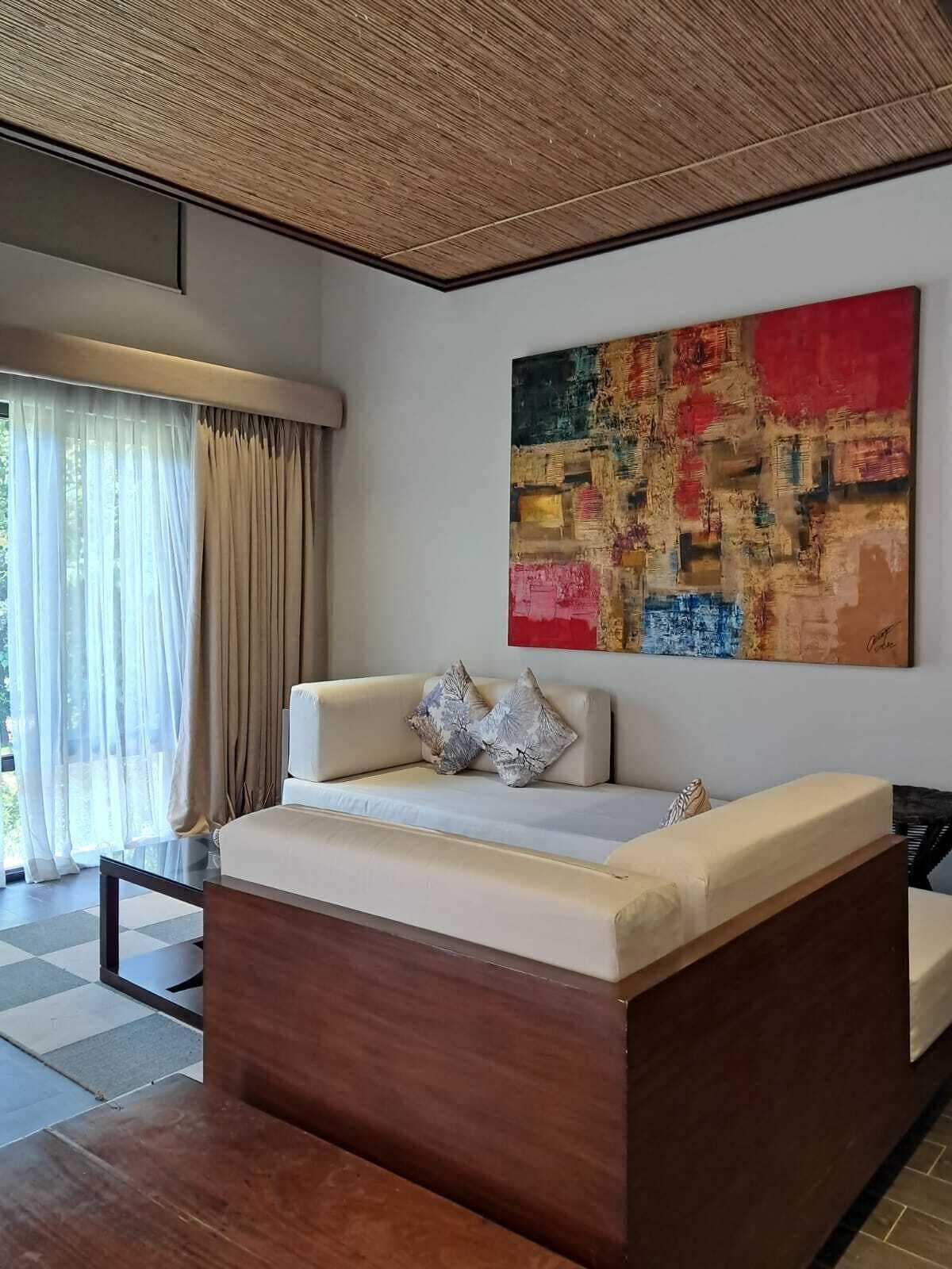 presidential suite | living area | 32-inch led tv with cable channels