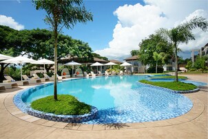 Outdoor pool, free cabanas, pool umbrellas